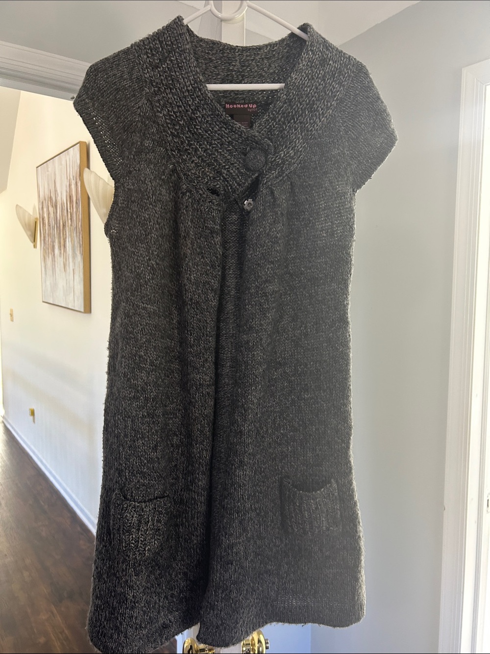 Hooked Up by IOT Charcoal Gray Short-Sleeve Knit Sweater